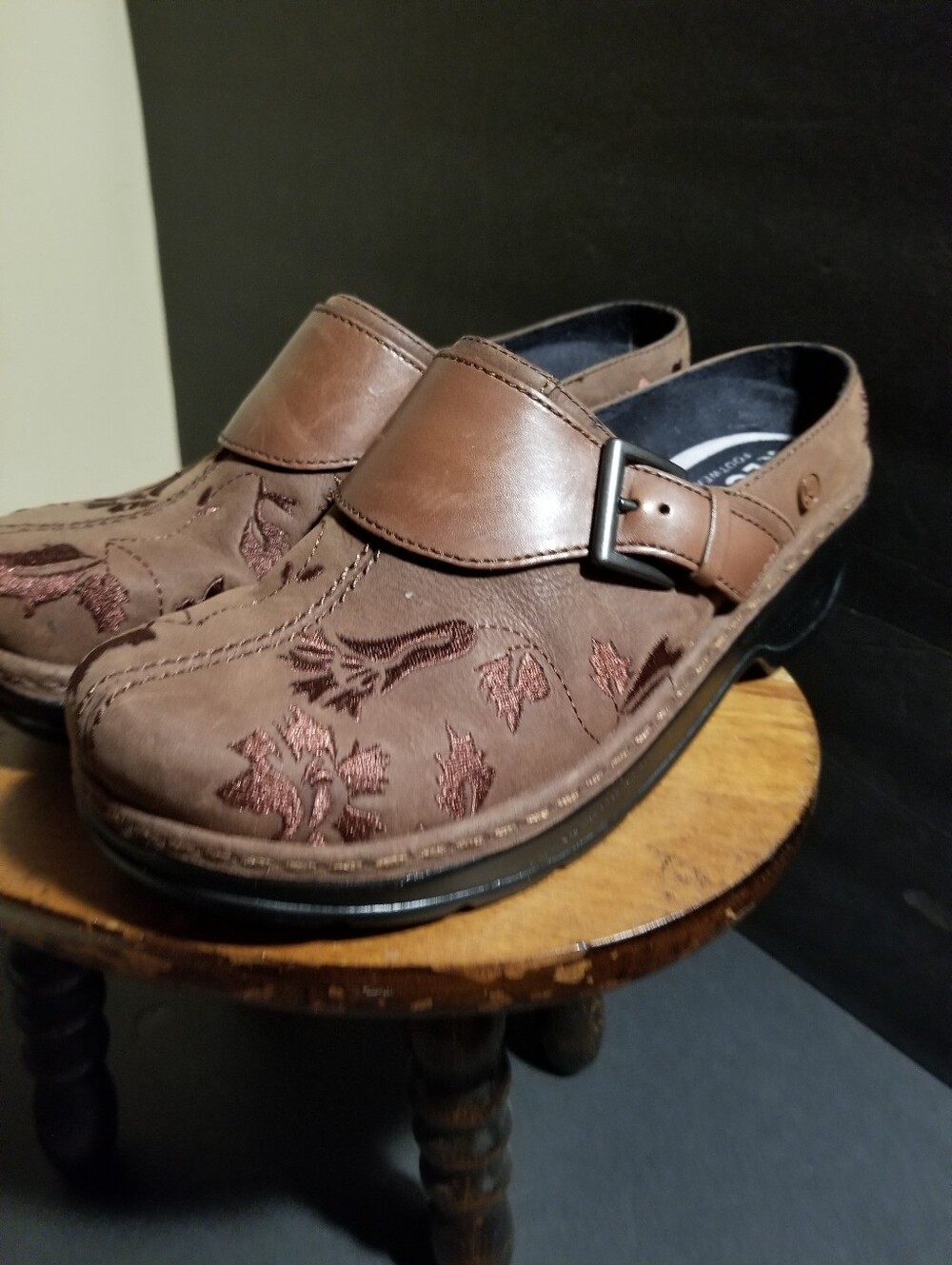 Klogs Austin Footwear Suede/Leather Buckles Brown Embroidered Mule Clogs Sz 6.5